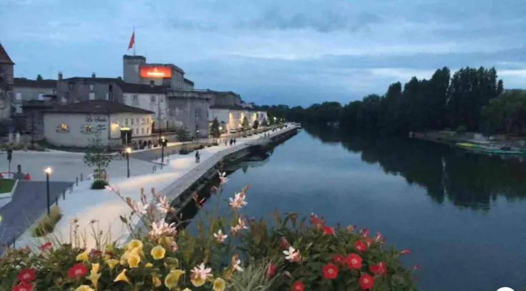 Le Charmant # Coeur De Cognac # Courette Buitenkant foto