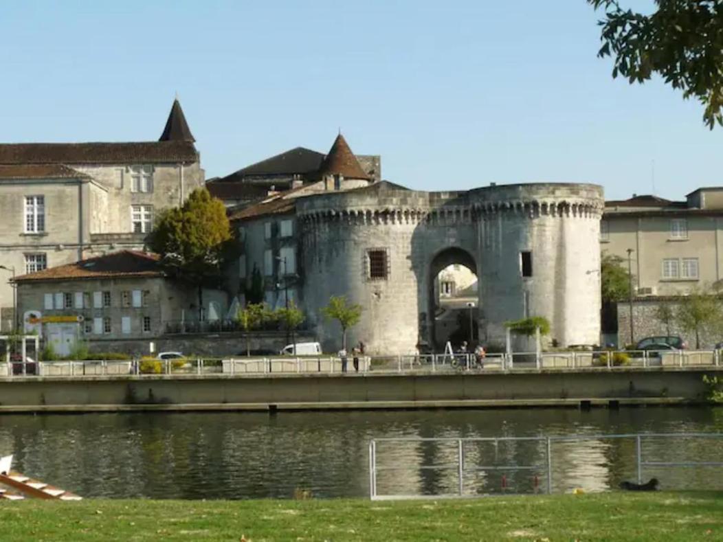 Le Charmant # Coeur De Cognac # Courette Buitenkant foto